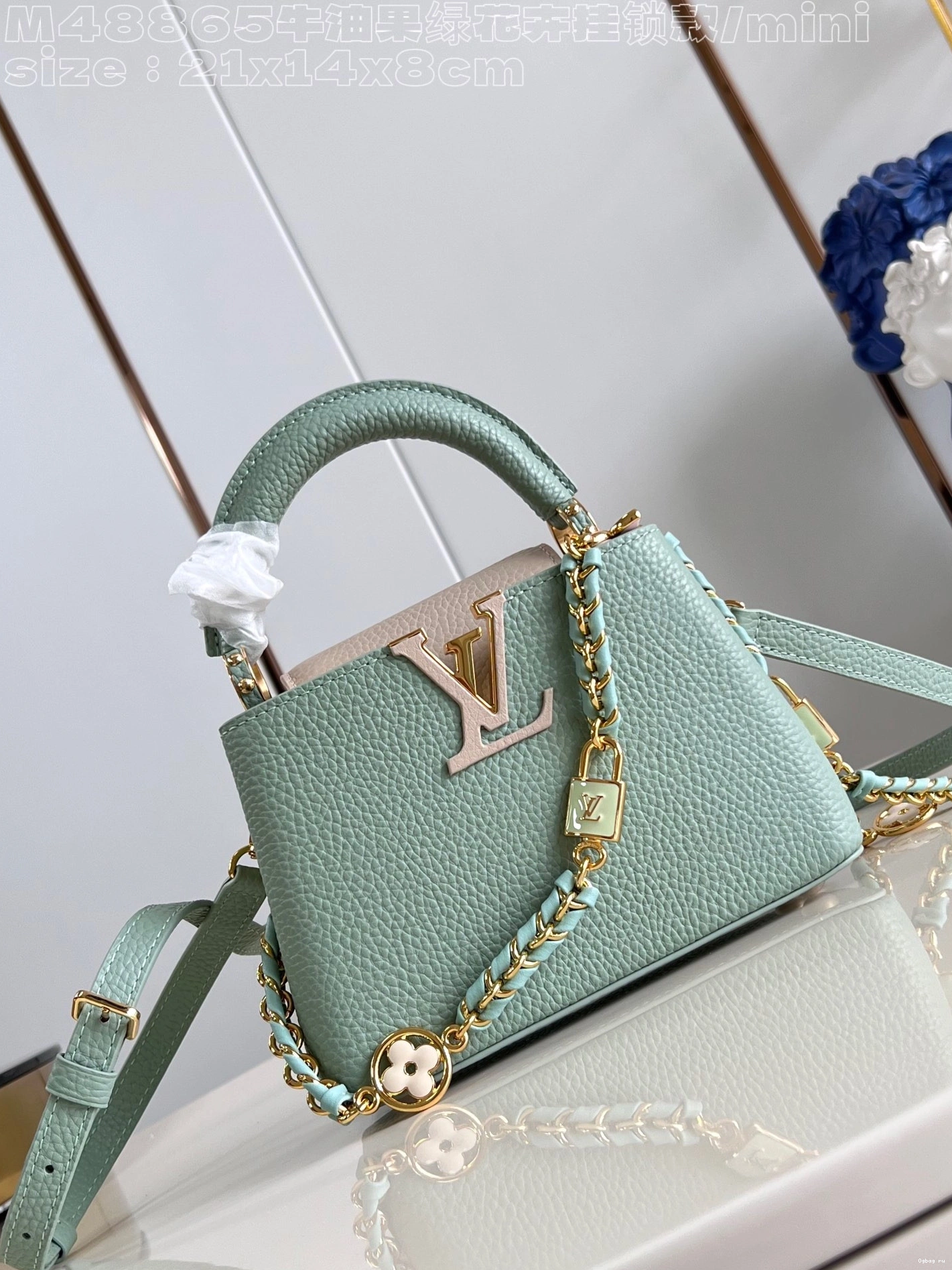MINI-21*14*8CM CAPUCINES LOUIS VUITTON 0814